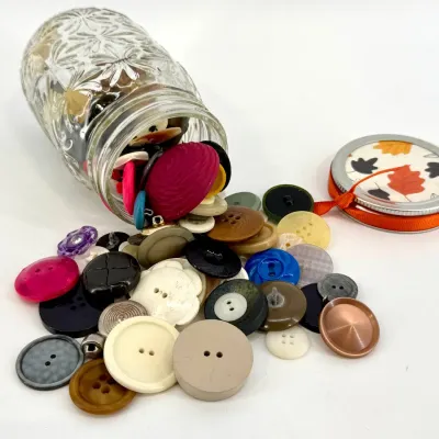 Sale Photo Thumbnail #236: Lot 236 Vintage buttons