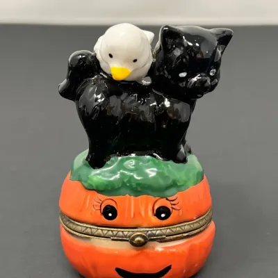 Sale Photo Thumbnail #55: Lot 55: Halloween trinket box