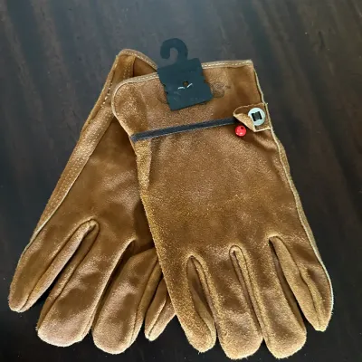 Sale Photo Thumbnail #638: Pair of new-with-tags brown suede leather work or gardening gloves.