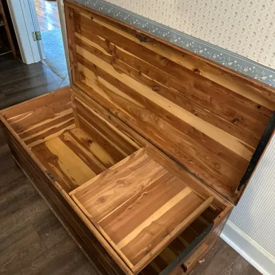 Sale Photo Thumbnail #346: Vintage cedar-lined storage chest featuring a lift-out interior sliding tray and a rich natural wood grain.