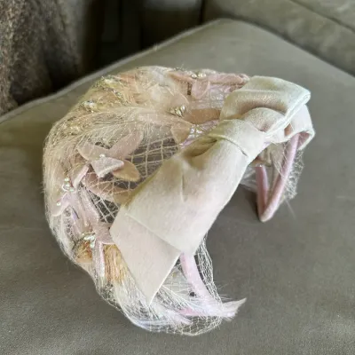 Sale Photo Thumbnail #627: Vintage mid-century light pink velvet headband fasinator hat featuring a large bow, pearl accents, and fine netting.