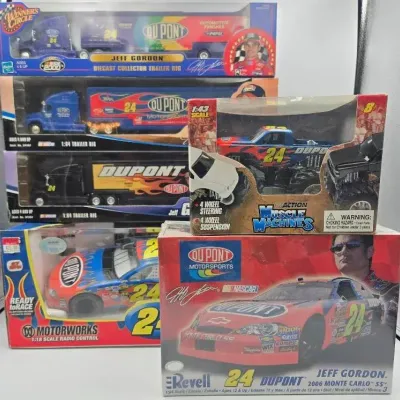 NASCAR Jeff Gordon #24 DuPont Toy Cars & Trailer Lot