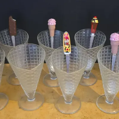 8 VTG Bormioli Rocco Cornetto Waffle Cone Shaped Ice Cream & Dessert Glasses & 7 Spoons