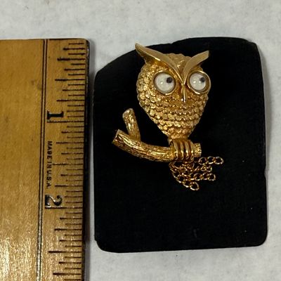 Vintage Gold Tone Owl Brooch Pin with Googly Eyes & Dangle Chains