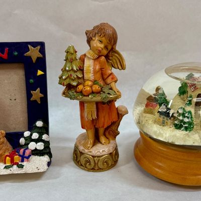 Vintage Christmas Decor Lot: Santa Photo Frame, Angel Figurine & Snow Globe