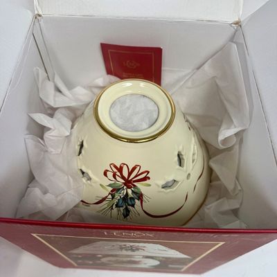 Lenox Winter Greetings Fine Ivory Porcelain Candle Lamp New in Box