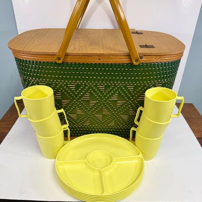 Vintage Hawkeye Burlington Basket Co. Picnic Basket Set in Original Box