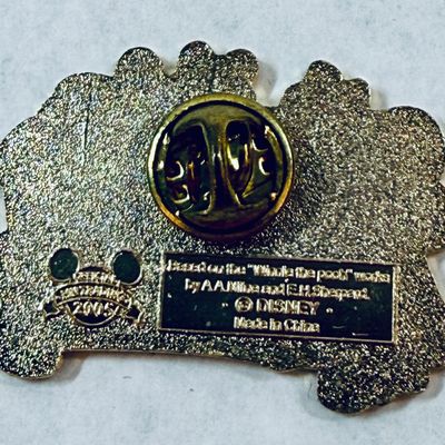 Vintage 2005 Disney Official Pin Trading Winnie the Pooh & Friends Lapel Pin
