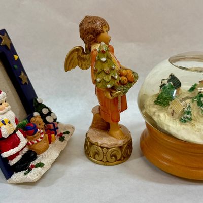 Vintage Christmas Decor Lot: Santa Photo Frame, Angel Figurine & Snow Globe