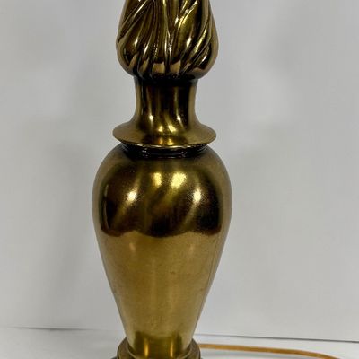 Vintage Hollywood Regency Mid Century Modern Brass Table Lamp with Decorative Base and Finial