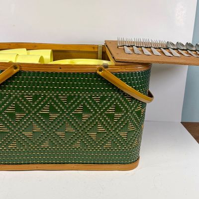 Vintage Hawkeye Burlington Basket Co. Picnic Basket Set in Original Box