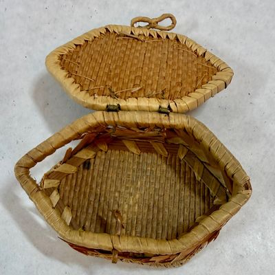 Vintage Small Woven Sweetgrass Basket with Hunting Dogs Image Lid