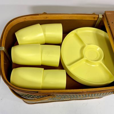 Vintage Hawkeye Burlington Basket Co. Picnic Basket Set in Original Box
