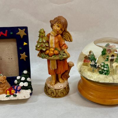 Vintage Christmas Decor Lot: Santa Photo Frame, Angel Figurine & Snow Globe