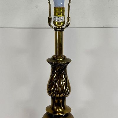 Vintage Hollywood Regency Mid Century Modern Brass Table Lamp with Decorative Base and Finial