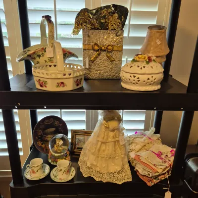 Sale Photo Thumbnail #8: Lovely Floral Ceramic Home Accents