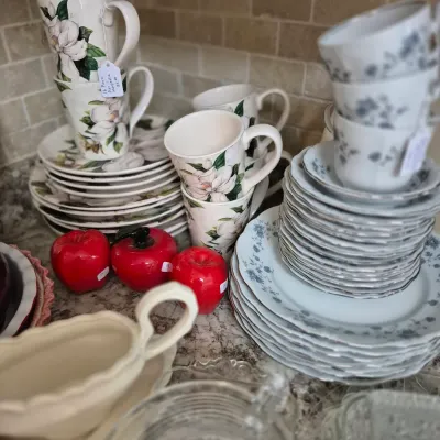 Sale Photo Thumbnail #41: Vintage Pier 1 Magnolia Dish Set 