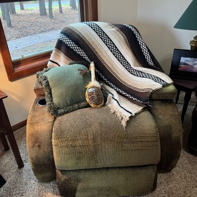 Sale Photo Thumbnail #69: Oversized recliner 