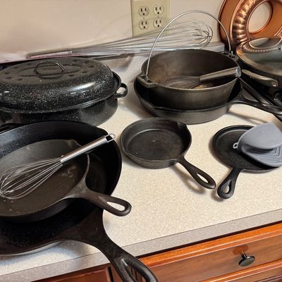 Sale Photo Thumbnail #33: Cast iron Lodge pans