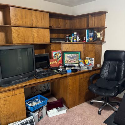 Sale Photo Thumbnail #151: Beautiful desk