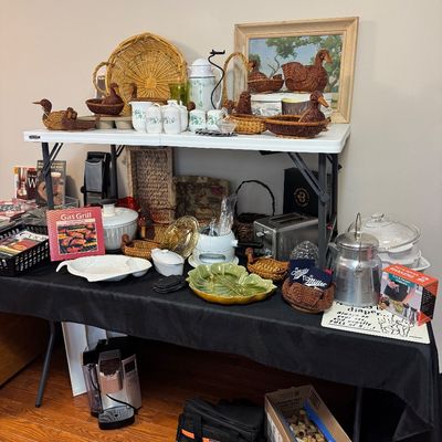 Sale Photo Thumbnail #13: Kitchenware 