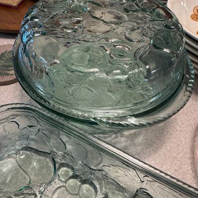 Sale Photo Thumbnail #20: Libbey Orchard Fruit Covered dish