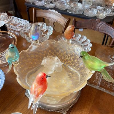 Sale Photo Thumbnail #6: Vintage Murano-style art glass centerpiece bowl featuring gold fleck detailing and five colorful removable glass birds perched along the rim.