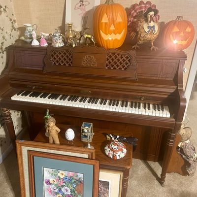 Sale Photo Thumbnail #15: Wurlitzer Piano