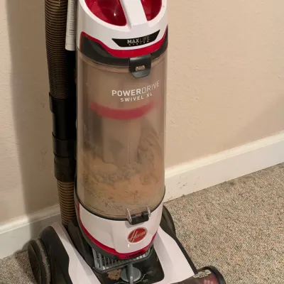 Hoover PowerDrive Swivel XL bagless upright vacuum cleaner in white and red.