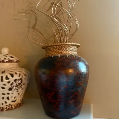 Handcrafted tortoise-shell pattern gourd vase with woven rim detailing, featuring decorative curly willow branches.