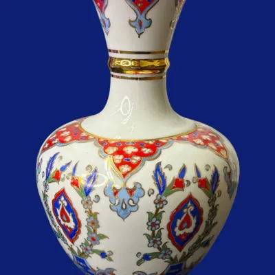 Güral Porselen Turkish Porcelain Vase in Original Velvet Presentation Box 