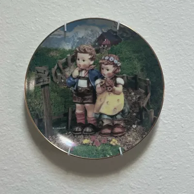 Sale Photo Thumbnail #49: D small children on mountainside plate decor