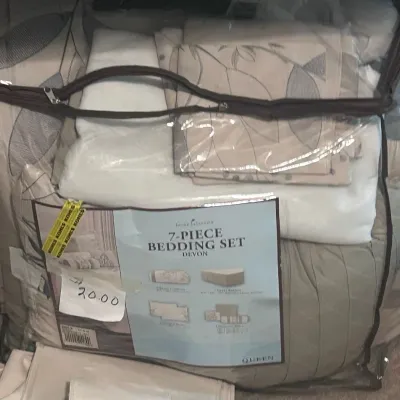 Sale Photo Thumbnail #16: B queen size bedding