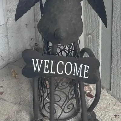 Sale Photo Thumbnail #44: D outdoor dog welcome sign