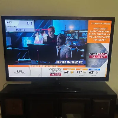 Sale Photo Thumbnail #61: E lg tv