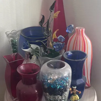 Sale Photo Thumbnail #27: D collection of colorful vases