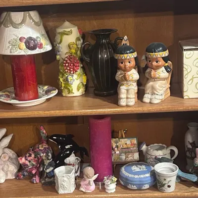Sale Photo Thumbnail #28: D collection of decor ceramic figurines