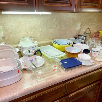 Sale Photo Thumbnail #4: Large collection of vintage kitchenware, including CorningWare, Pyrex mixing bowls, baking dishes, and glassware