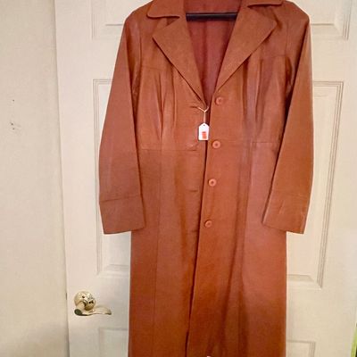 Sale Photo Thumbnail #23: Vintage 1970s cognac brown leather trench coat with a button-front closure, notch lapels, and fitted waist seams
