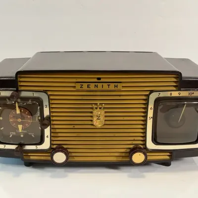 Vintage 1950s MCM Zenith K622 Tube AM Radio Alarm Clock 