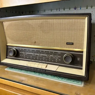 Vintage Grundig Tube Radio Model 2520