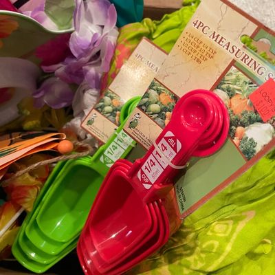 Sale Photo Thumbnail #452: Includes brushes & measuring cups