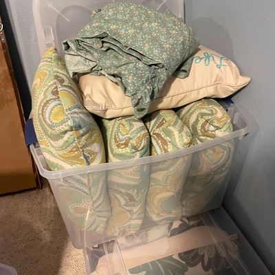 Sale Photo Thumbnail #310: Throw pillows