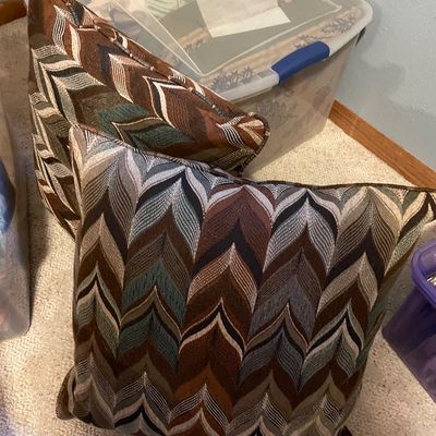 Sale Photo Thumbnail #312: Throw pillows