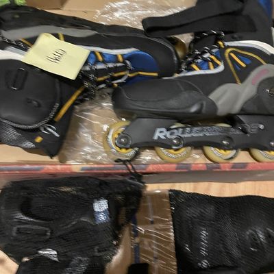 Sale Photo Thumbnail #545: Rollerblades & pads