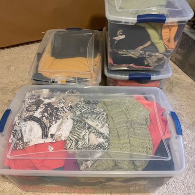 Sale Photo Thumbnail #302: 3x tops in totes