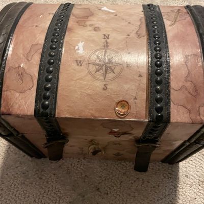 Sale Photo Thumbnail #299: Kids pirates chest and accessories