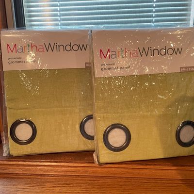 Sale Photo Thumbnail #418: Window panel