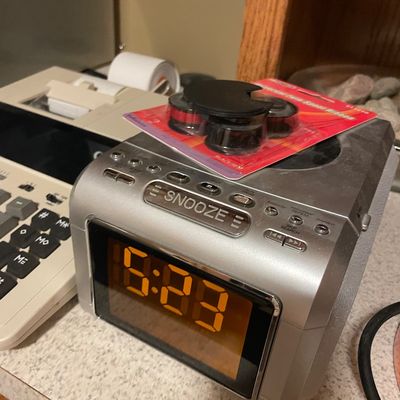 Sale Photo Thumbnail #485: Tabulator and radio