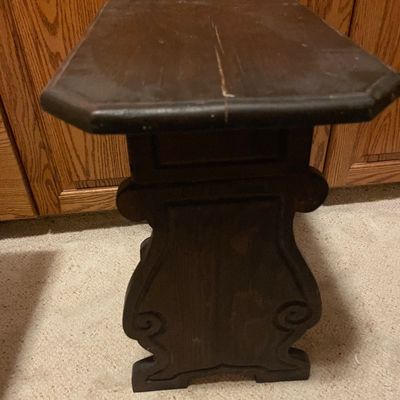 Sale Photo Thumbnail #540: Small table